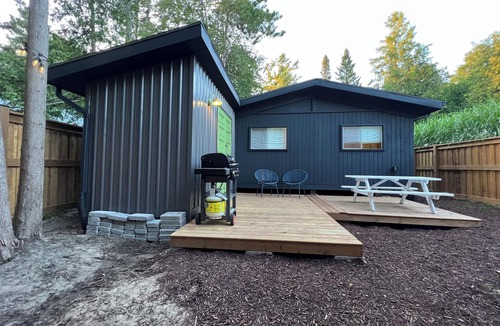 Sauble Beach Cabin | Centrally located cabin in beautiful Sauble Beach. The cutest little getaway!