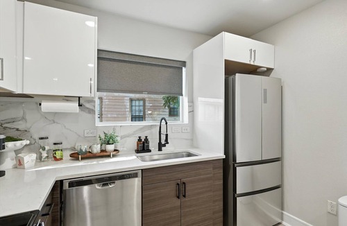 Old East Dallas Apartment | Centrally Located Cheerful 1BD/1BA Apt (Sleeps 2)