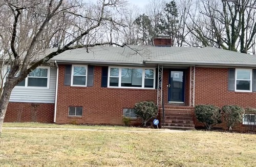 Greensboro House | Centrally Located Cozy House,2 king beds,Game Room