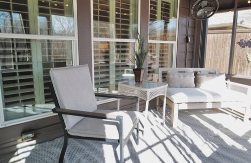 Plano House | Centrally Located Comfortable Home in Plano 3/2 Home – Easy Access to Everything