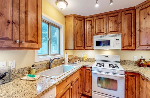 Ketchum Condo | Centrally located condo with mountain views - on bike path