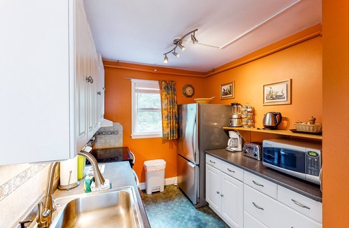 Stowe Area Condo | Centrally located condo w/2 decks & shared pool/hot tub - walk to everything