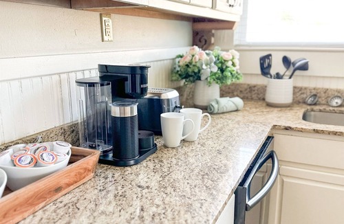Laurel Apartment | Centrally Located Downtown, Full Kitchen, Patio