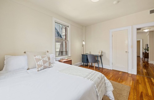 Embassy Row Apartment | Centrally located Dupont Circle Apartment w/sleeping space for 3