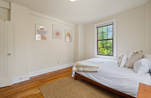 Embassy Row Apartment | Centrally located Dupont Circle Apartment w/sleeping space for 3