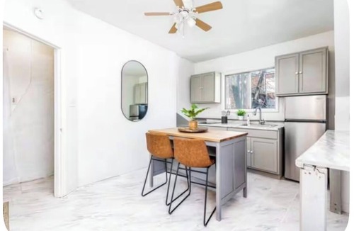 Airport Township House | Centrally located duplex in vibrant St. Louis