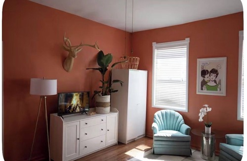 Airport Township House | Centrally located duplex in vibrant St. Louis
