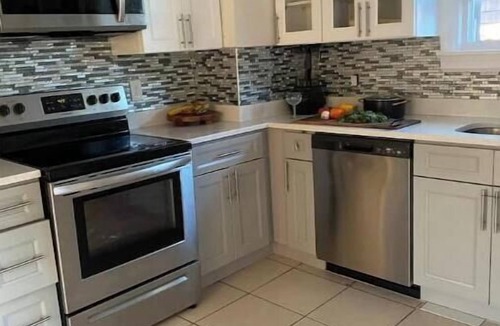 Carteret Apartment | Centrally Located: Easy NYC & NJ Access