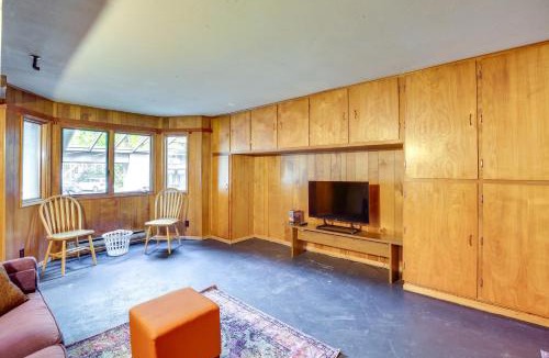 Amazon Apartment | Centrally Located Eugene Apt Less Than Half-Mi to UO!