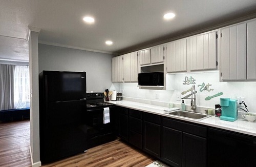 Tulsa House | Centrally located-EXPO Center/Pearl District/Downtown Bungalow-Chic & Cozy