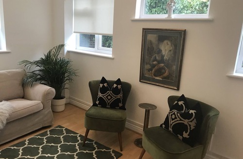 Shaftesbury Apartment | Centrally located Garden Flat