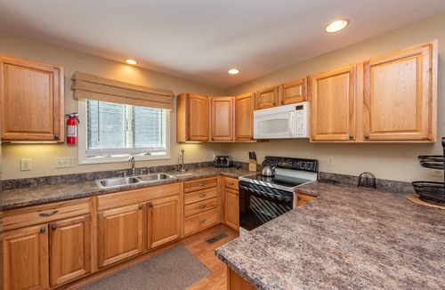 Thayerville House | Centrally Located Gem w/4 Master Suites & Hot Tub