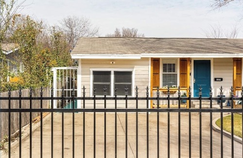 North San Antonio - SAT Apartment | Centrally Located Happy Haven