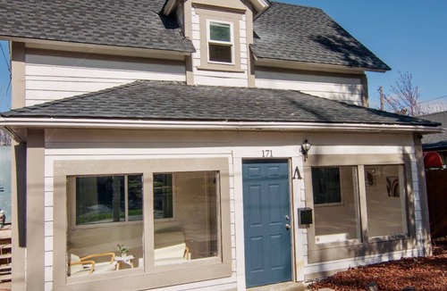 Historic Railroad District House | Centrally located Historic Home with parking