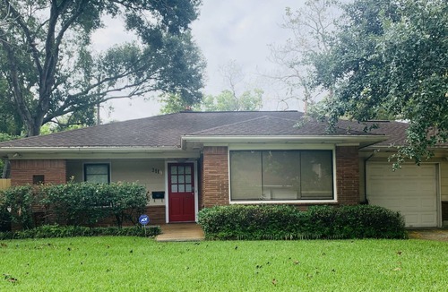 Braeswood Place House | CENTRALLY LOCATED HOME-MEDICAL CENTER/NRG AREA