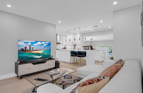 Coral Way Villa | Centrally located Home w/Pool & Gym