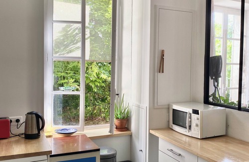 Dieulefit House | Centrally located house with garden