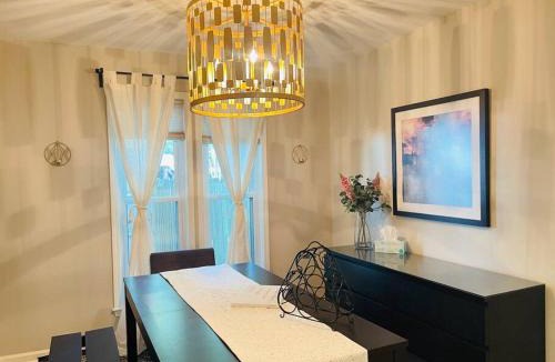 Midtown Villa | Centrally Located House in high-end neighborhood