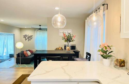 Midtown Villa | Centrally Located House in high-end neighborhood