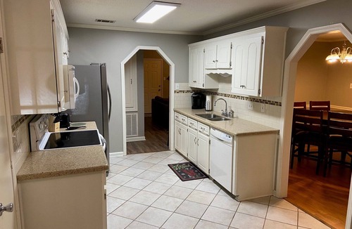 Cabot House | Centrally located in Cabot