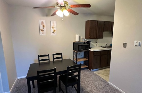 Bloomington Apartment | Centrally located Large one bedroom