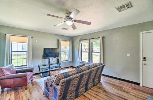 Lawton House | Centrally Located Lawton Home: Dogs Welcome!