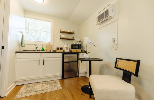 Memphis House | Centrally Located Memphis Tiny Home Queen Bed REAR
