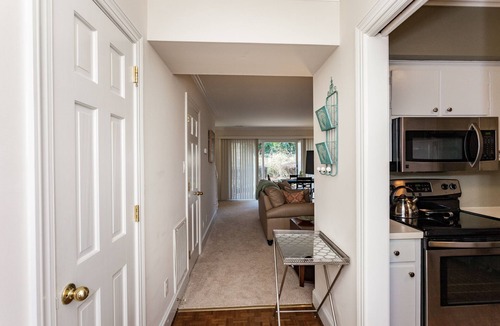 University Park House | Centrally Located Mins to Downtown Raleigh -2BR-2.5 BA Sleeps 4