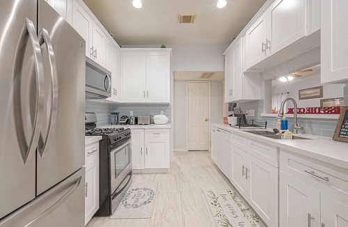 Clear Lake House | Centrally located! Minutes from Bay Brook Mall and NASA!
