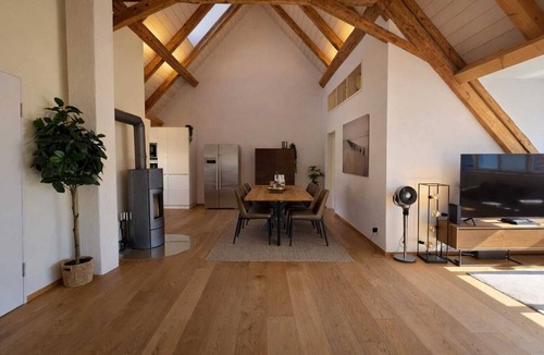 Spiez Apartment | Centrally located, modern Loft w/Lake & Mountain views. Free Parking, Fast wifi