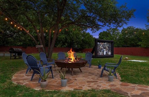North San Antonio - SAT House | Centrally Located Oasis: Pool, Fire Pit, Game Room, Pets, Huge Yard