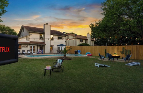 North San Antonio - SAT House | Centrally Located Oasis: Pool, Fire Pit, Game Room, Pets, Huge Yard