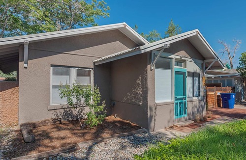 University Heights House | Centrally Located Remodeled Bungalow near Nob Hill, UNM, Hospitals & Film Studio
