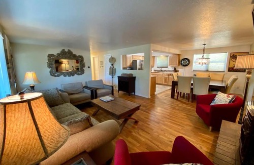 Redmond House | Centrally Located Redmond Retreat with Pool Table