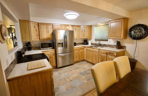 Redmond House | Centrally Located Redmond Retreat with Pool Table