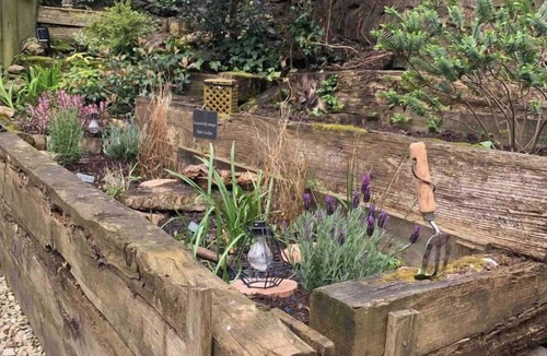 Culworth House | Centrally Located stone cottage with Log Burner