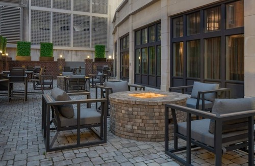 Yamacraw Village House | Centrally Located Savannah Hotel with Access to Downtown and Historic District