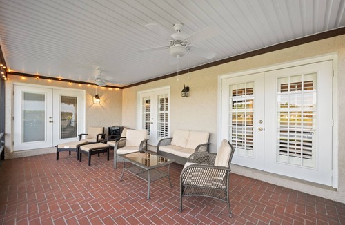Timber Pond III House | Centrally Located, Serene Luxury Retreat