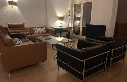 Hoengg Apartment | Centrally located, Spacious Modern Apartment