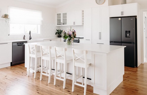 Parkes Cottage | Centrally Located Spacious & Luxurious Cottage