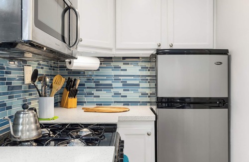 Zaferia Apartment | Centrally Located Studio at Long Beach Casitas