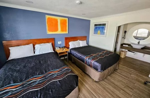 Ridgecrest Hotel | Centrally Located Studio w/Modern Setup – Queen Bed + Work Desk Included