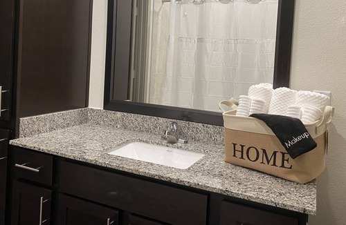 Central Southwest Apartment | ⚡️Centrally Located Stylish 1BR/BA w/Pool+Gym⚡️