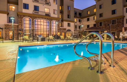 Chandler Condo | Centrally-Located Suite | Heated Outdoor Pool + Hot Tub + Fitness Center