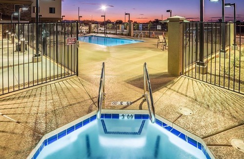 Chandler Condo | Centrally-Located Suite | Heated Outdoor Pool + Hot Tub + Fitness Center