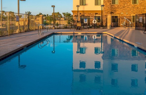 Chandler Condo | Centrally-Located Suite | Heated Outdoor Pool + Hot Tub + Fitness Center
