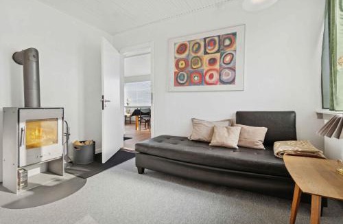 Tejn Villa | Centrally Located Townhouse With Portseaviews