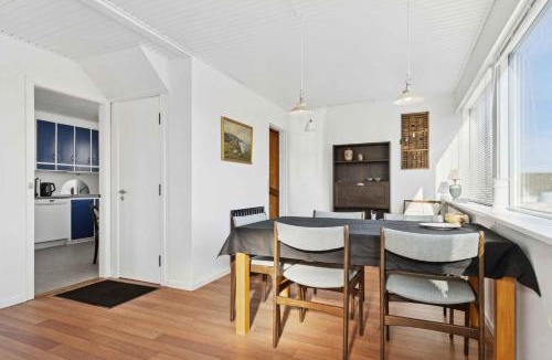 Tejn Villa | Centrally Located Townhouse With Portseaviews
