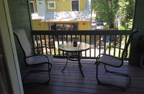 Cherrywood Apartment | Centrally Located Treehouse Studio Apt