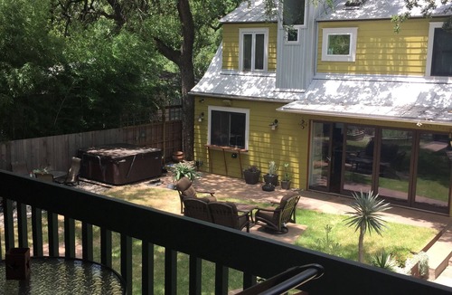 Cherrywood Apartment | Centrally Located Treehouse Studio Apt